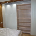 Встроенный компланарный шкаф с итальянской системой для спальни - фото