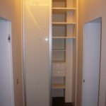 Хозяйственный шкаф-купе в коридор в нестандартную нишу - фото