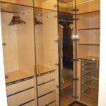Мебель для гардеробной на заказ со стеклянными дверками - фото