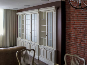 Белая мебель в гостиную в классическом стиле - фото
