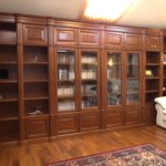Книжный шкаф для кабинетов в классическом стиле - фото